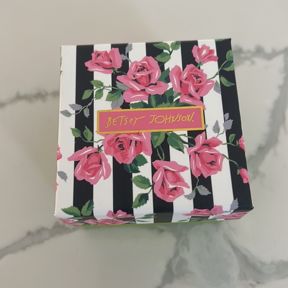 NWT Betsy Johnson studs - Picture 4 of 4